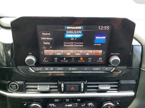 Used 2022 Nissan Pathfinder SV image 18