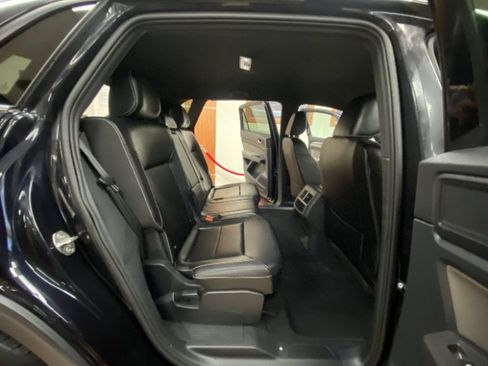 Used 2022 Volkswagen Atlas Cross Sport SE AWD/4WD image 12