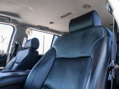 Used 2018 Chevrolet Suburban LT image 27