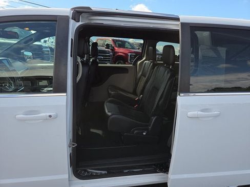 Used 2019 Dodge Grand Caravan SXT FWD image 10