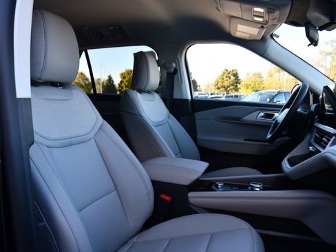 Used 2026 Ford Explorer Active w/ Active Comfort Package image 16