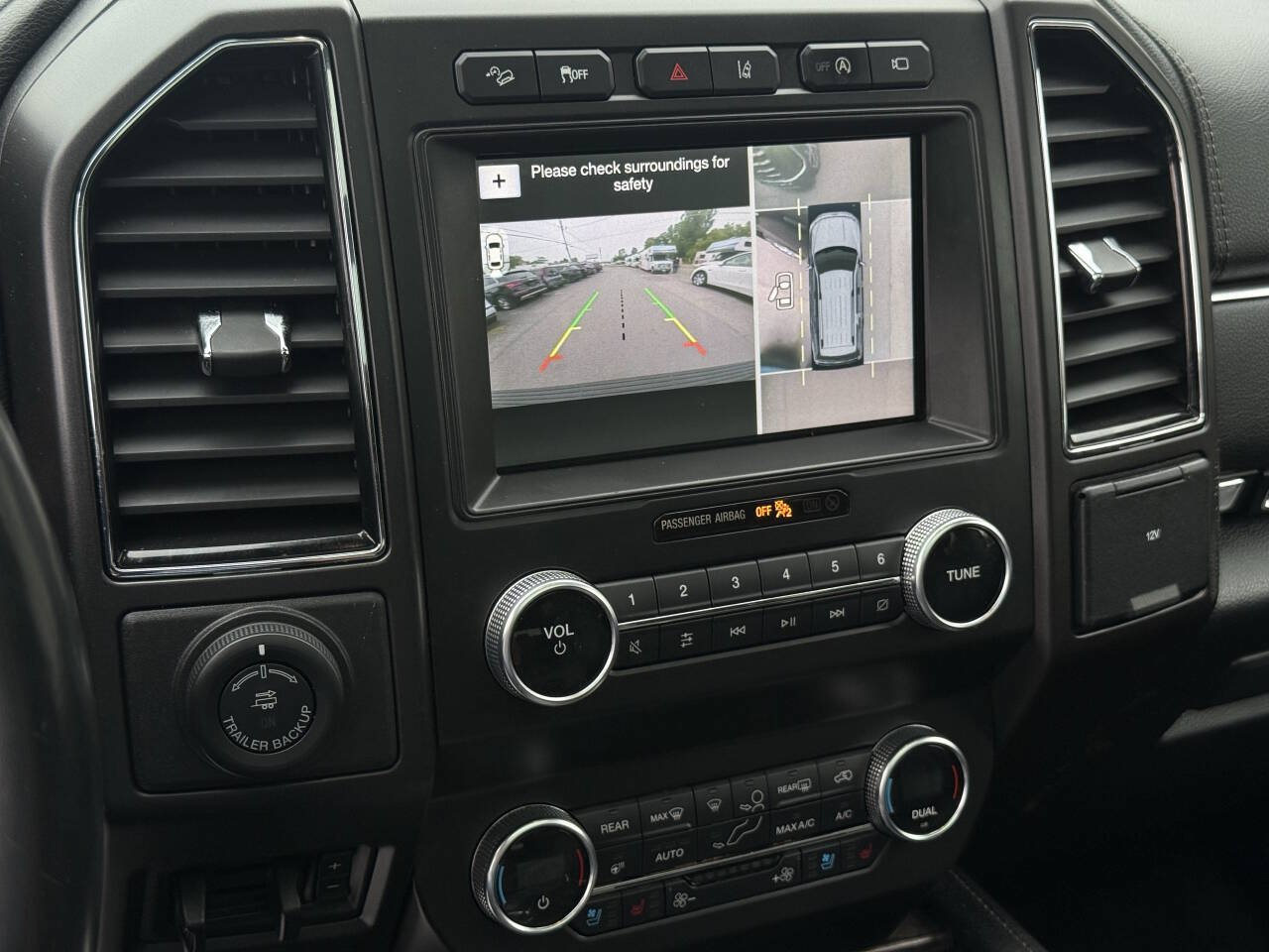 Used 2019 Ford Expedition Limited w/ Equipment Group 302A AWD/4WD image 23