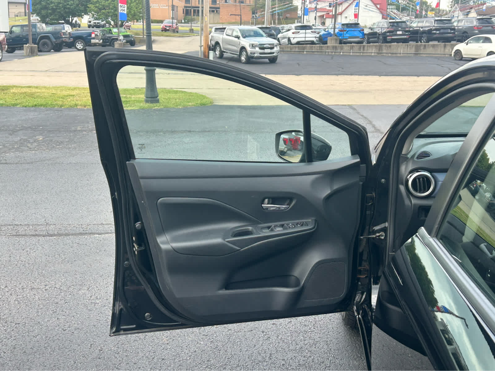 Used 2024 Nissan Versa SV FWD image 14