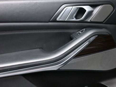 Used 2019 BMW X5 xDrive40i w/ M Sport Package image 18