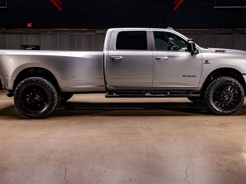 Used 2024 RAM 3500 Big Horn w/ Sport Appearance Package image 11