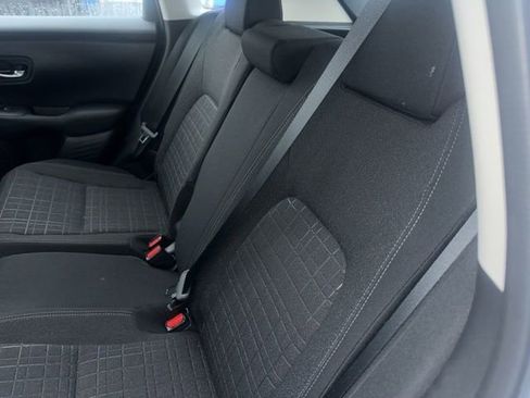 Used 2023 Honda HR-V LX image 9