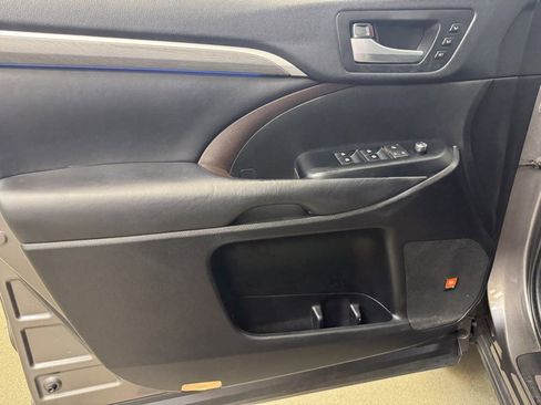 Used 2019 Toyota Highlander Limited Platinum image 8