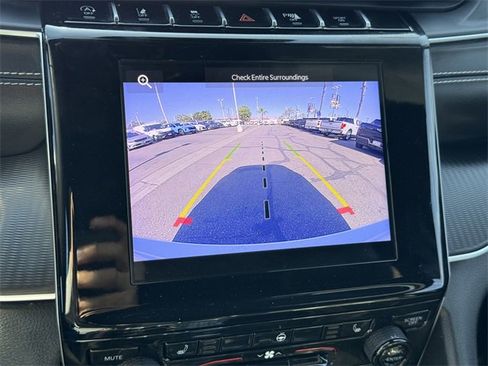 Used 2023 Jeep Grand Cherokee Altitude image 14