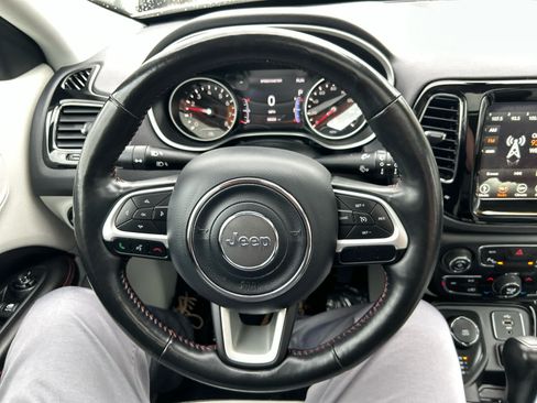 Used 2018 Jeep Compass Limited w/ Navigation Group AWD/4WD image 18