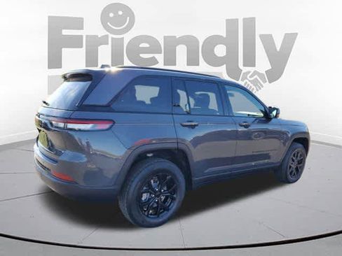 New 2025 Jeep Grand Cherokee Altitude image 5