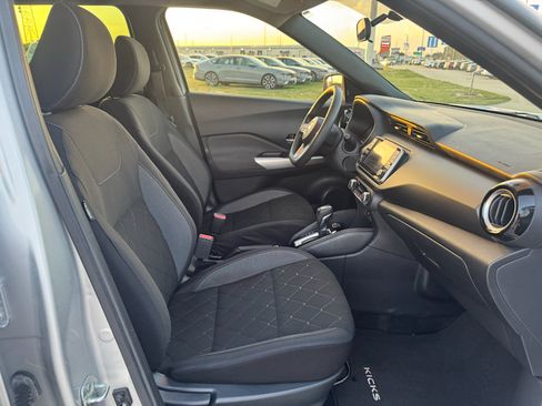 Used 2018 Nissan Kicks SV FWD image 16