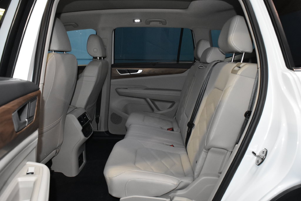 Certified 2026 Volkswagen Atlas SE w/ Panoramic Sunroof Package AWD/4WD image 17