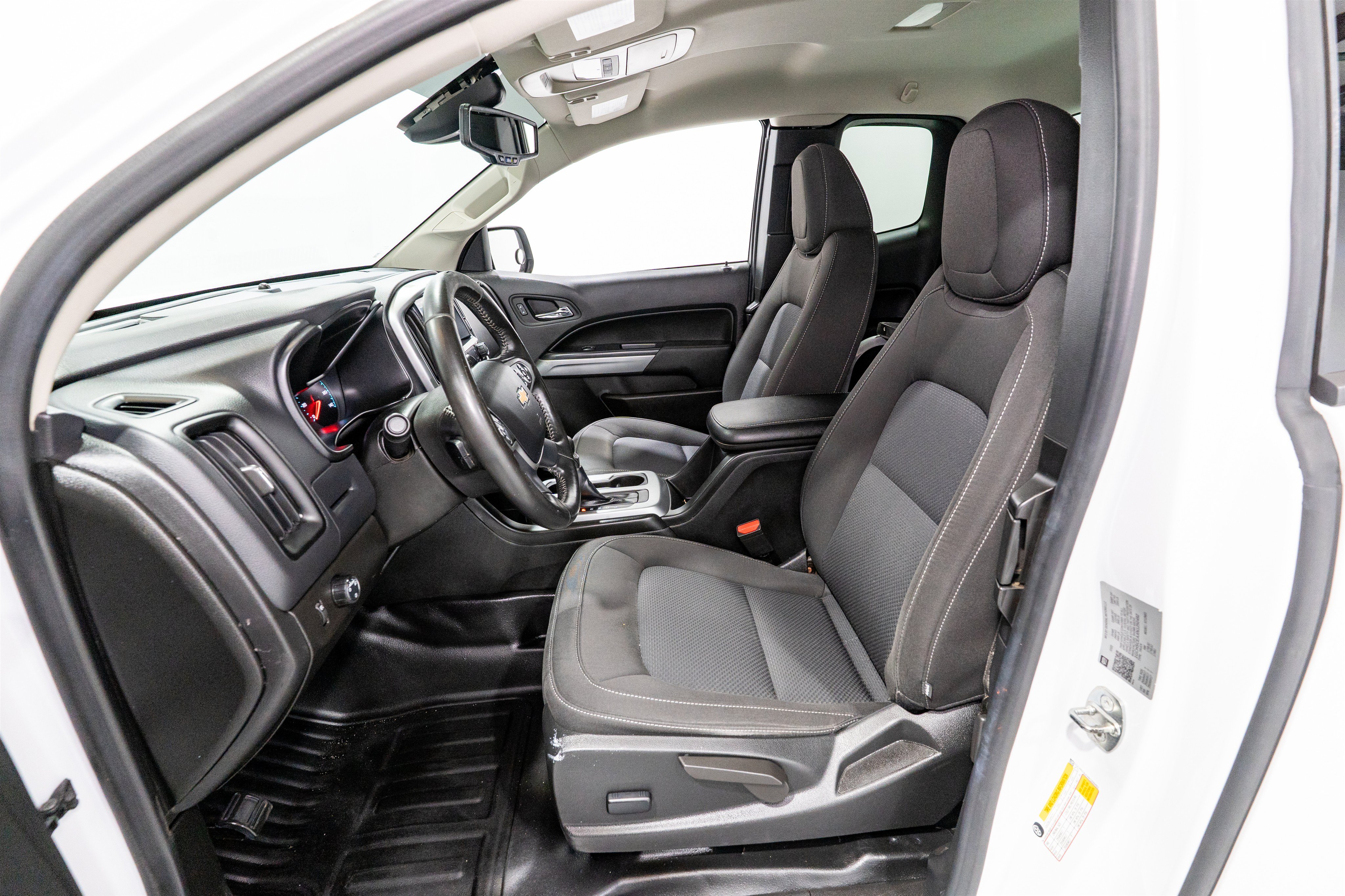 Used 2022 Chevrolet Colorado LT w/ Fleet Safety Package RWD image 18