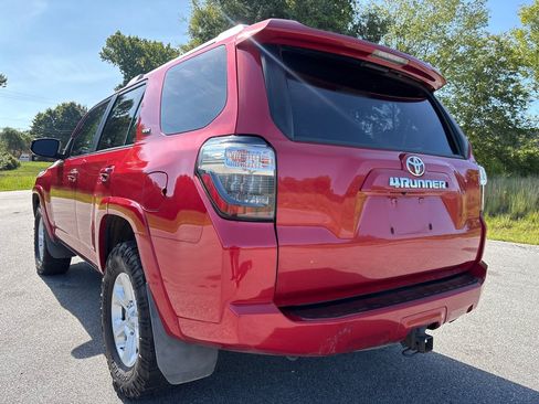 Used 2016 Toyota 4Runner SR5 RWD image 3