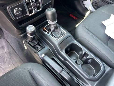 Used 2021 Jeep Gladiator Overland AWD/4WD image 25