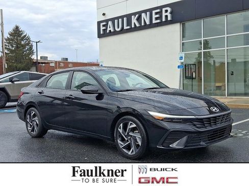 Used 2025 Hyundai Elantra Sport image 1