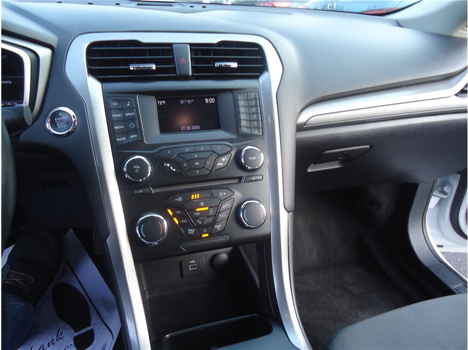Used 2018 Ford Fusion SE FWD image 21
