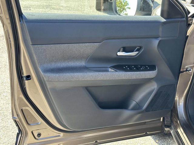 Used 2026 Nissan Kicks SV w/ Cold Weather Package FWD image 15