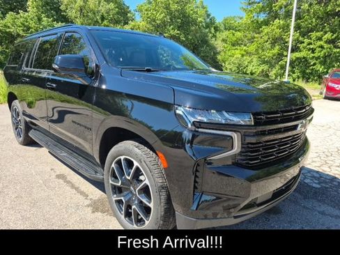 Used 2024 Chevrolet Suburban RST w/ Luxury Package AWD/4WD image 4