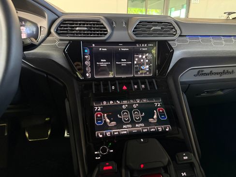 Used 2024 Lamborghini Urus S image 38