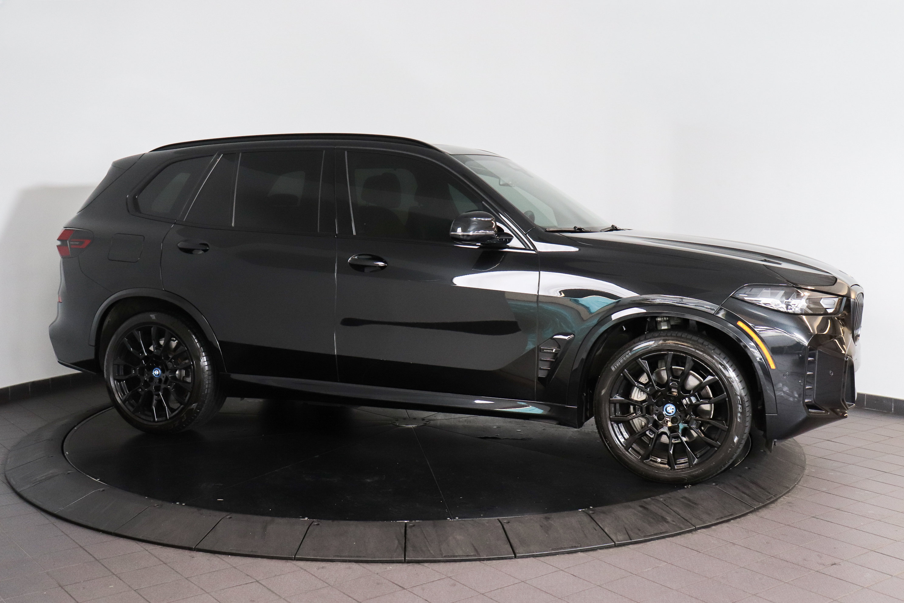 Used 2024 BMW X5 xDrive50e w/ M Sport Package AWD/4WD image 8