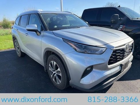 Used 2023 Toyota Highlander XLE AWD/4WD image 8