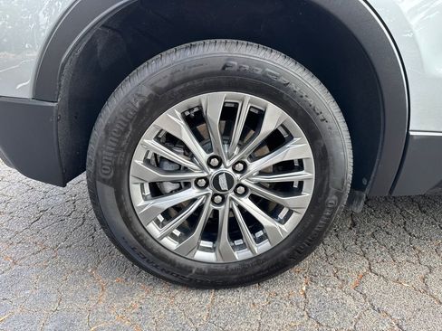 Used 2025 Cadillac XT4 Premium Luxury image 17