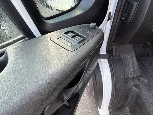 Used 2024 RAM ProMaster 2500 w/ Convenience Group FWD image 16