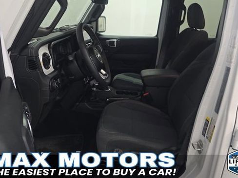 Used 2024 Jeep Wrangler Unlimited Sahara AWD/4WD image 9