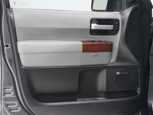 Used 2015 Toyota Sequoia Platinum image 17