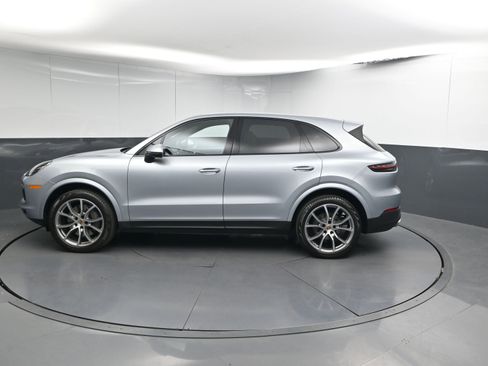 Certified 2022 Porsche Cayenne S image 2