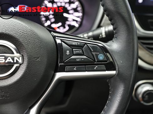 Used 2023 Nissan Altima 2.5 SV w/ SV Premium Package AWD/4WD image 16
