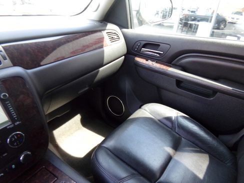 Used 2013 GMC Yukon XL Denali image 28