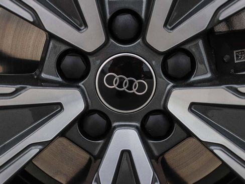 Used 2025 Audi Q5 Premium w/ Premium Plus AWD/4WD image 15