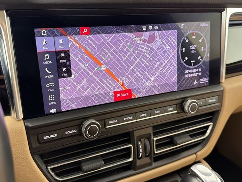 Used 2020 Porsche Macan AWD/4WD image 24