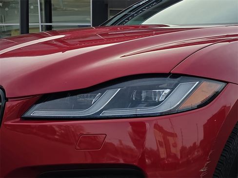 Used 2024 Jaguar F-PACE R-Dynamic S image 9