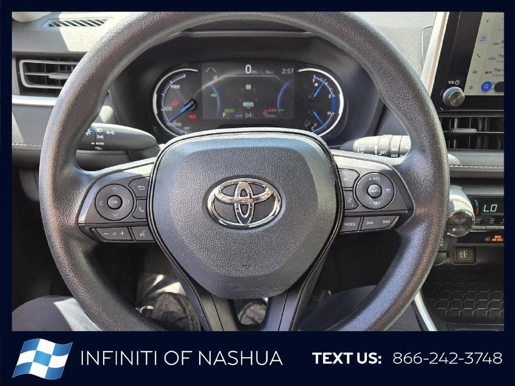 Used 2025 Toyota RAV4 XLE AWD/4WD image 22