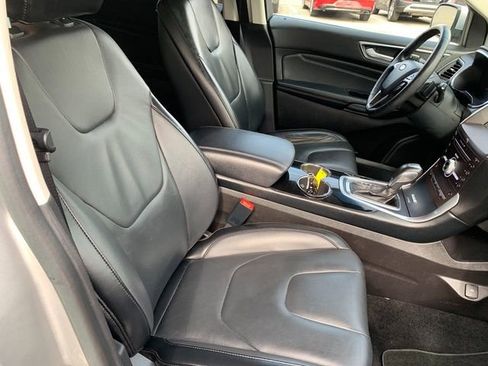 Used 2017 Ford Edge Titanium w/ Technology Package AWD/4WD image 10