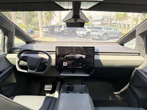 Used 2025 Tesla Cybertruck AWD Crew Cab image 10