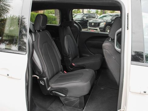 Used 2021 Chrysler Pacifica Touring w/ S Appearance Package image 44