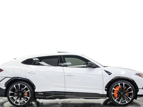 Used 2023 Lamborghini Urus S AWD/4WD image 2
