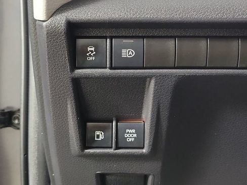 Used 2025 Toyota Sienna XLE FWD image 23