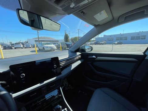 Used 2025 Volkswagen Jetta SE image 35