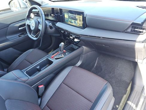 Used 2025 Nissan Kicks SR image 16