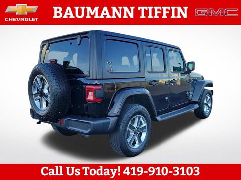 Used 2018 Jeep Wrangler Unlimited Sahara AWD/4WD image 5