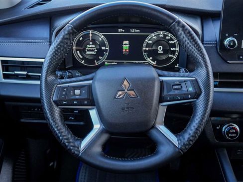 Used 2024 Mitsubishi Outlander SE image 15