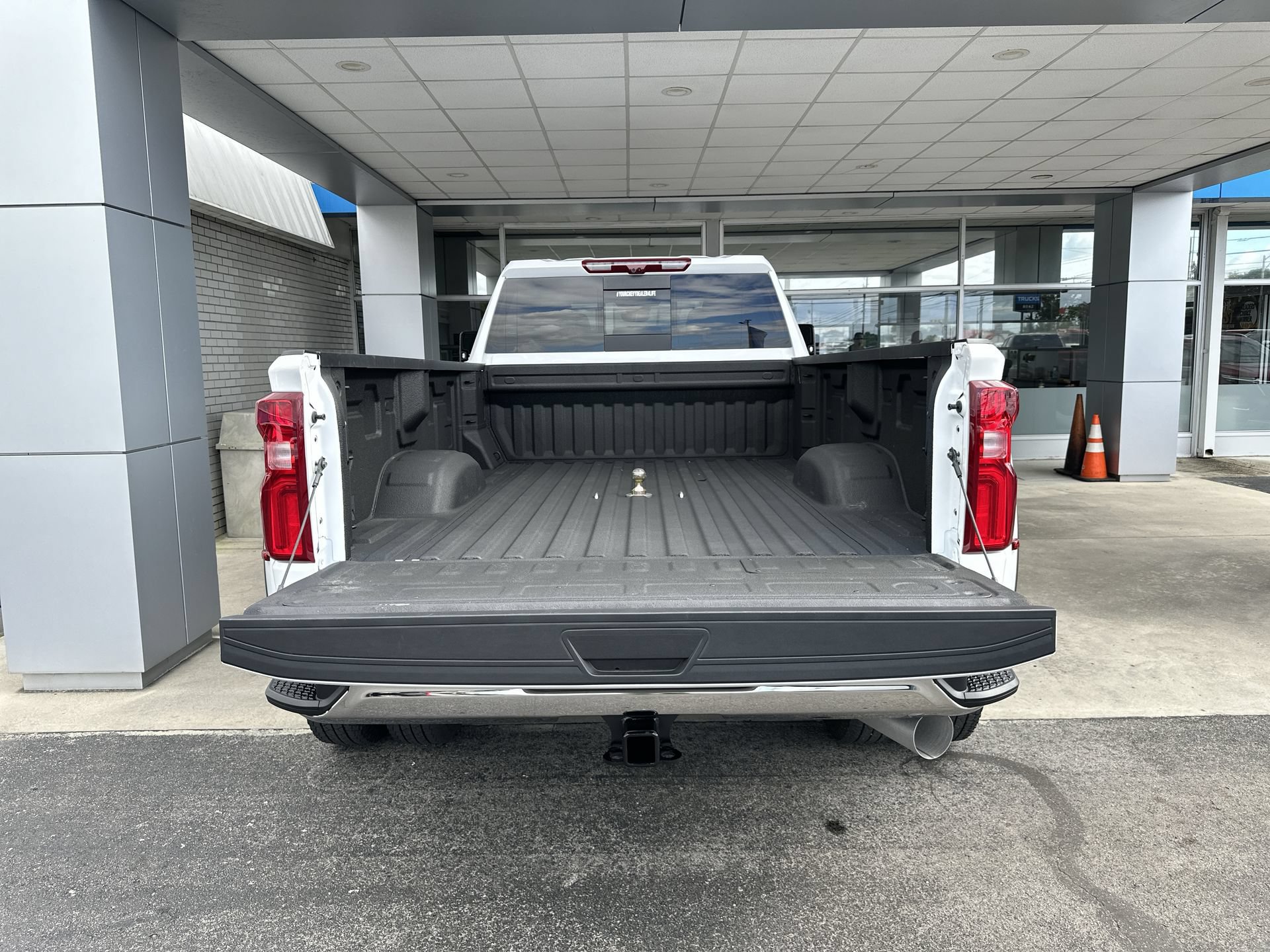 Used 2026 Chevrolet Silverado 3500 LTZ w/ LTZ Plus Package AWD/4WD image 37