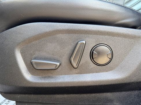 Used 2024 Ford Edge SEL image 25