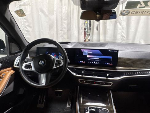 Used 2024 BMW X7 xDrive40i w/ M Sport Package AWD/4WD image 4