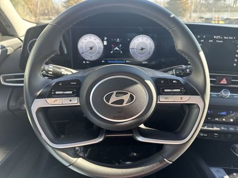 Used 2025 Hyundai Elantra SEL FWD image 13